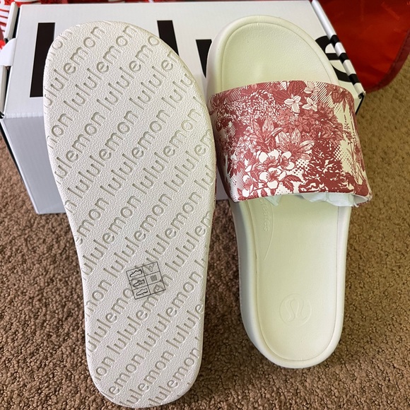 Lululemon restfeel slide - Picture 5 of 5